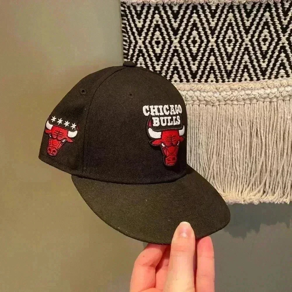 CHICAGO BULLS BASKETBALL SNAPBACK HAT YOUTH